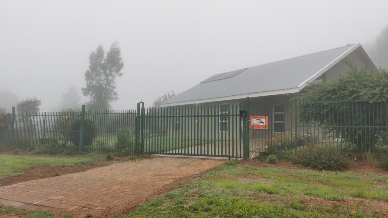 SiriMiri Cottage Dullstroom Exteriör bild