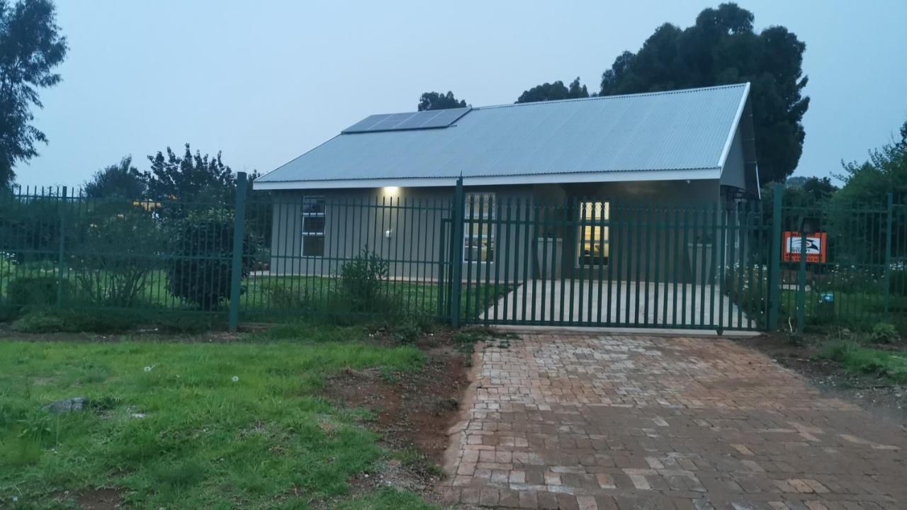 SiriMiri Cottage Dullstroom Exteriör bild