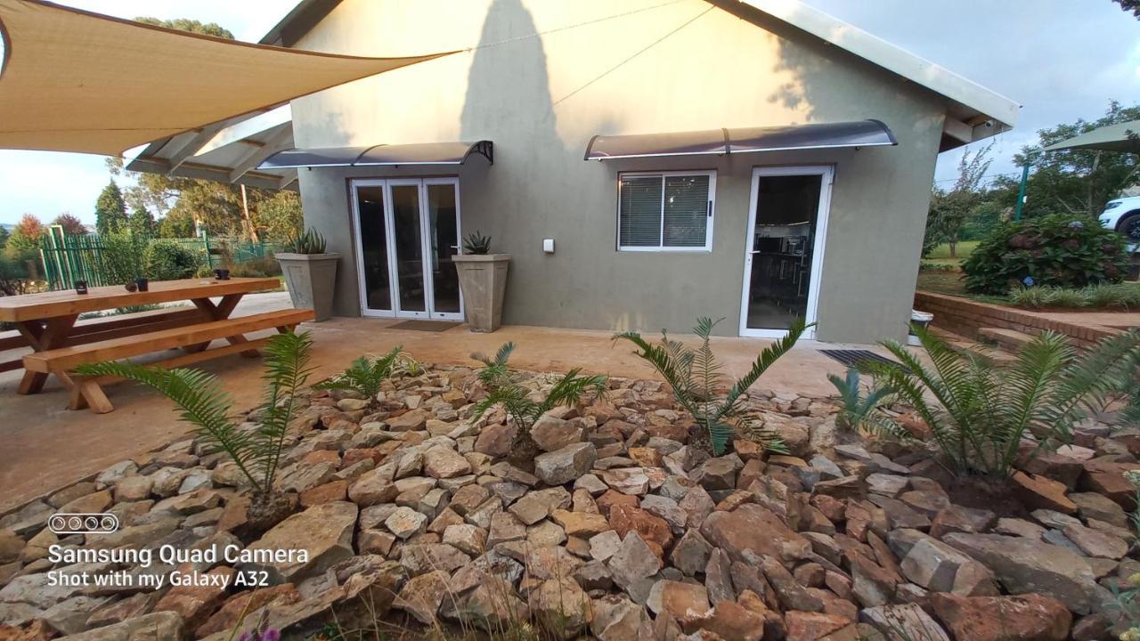 SiriMiri Cottage Dullstroom Exteriör bild